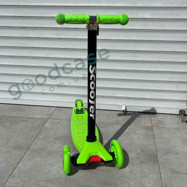 Триколісний самокат Scooter Maxi з ножним гальмом і здвоєними світними колесами (зелений)