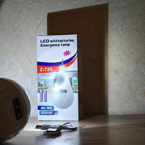 Аварійна світлодіодна Usb лампа 2в1 у цоколь e27 20 W з 2 акумуляторами 18650 Юсб Лампочка прожектор
