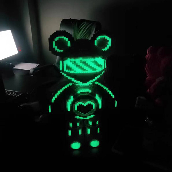 Конструктор світний 3D Magic Blocks у вигляді ведмедика Bearbrick серце «Kisses» Рожевий 4031 деталь