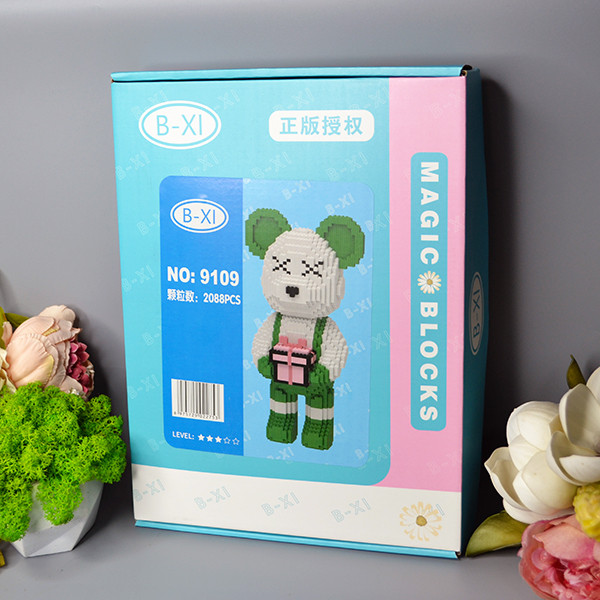 Конструктор наноблок Magic Blocks у формі ведмедика Bearbrick "Kisses" з подарунком Зелений 3089 деталей