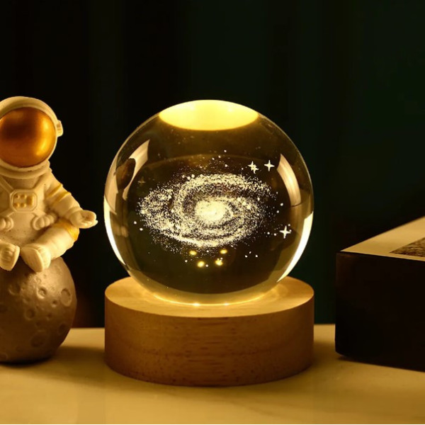 Світиться 3D кришталева куля-нічник 8 см Галактика USB для дітей, декоративний світильник із проєкцією