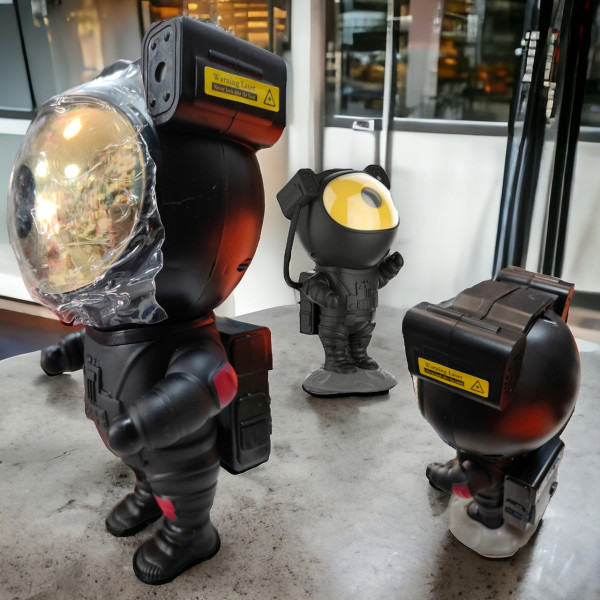 Світильник проєктор Галактики космонавт на Місяці 25 см Зоряне небо великий Дитячий нічник прожектор